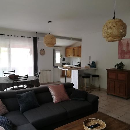 Superbe Appartement De 90M2 A Uzes Super Equipe Avec Garage Et Grand Parking Privatif Exterior foto