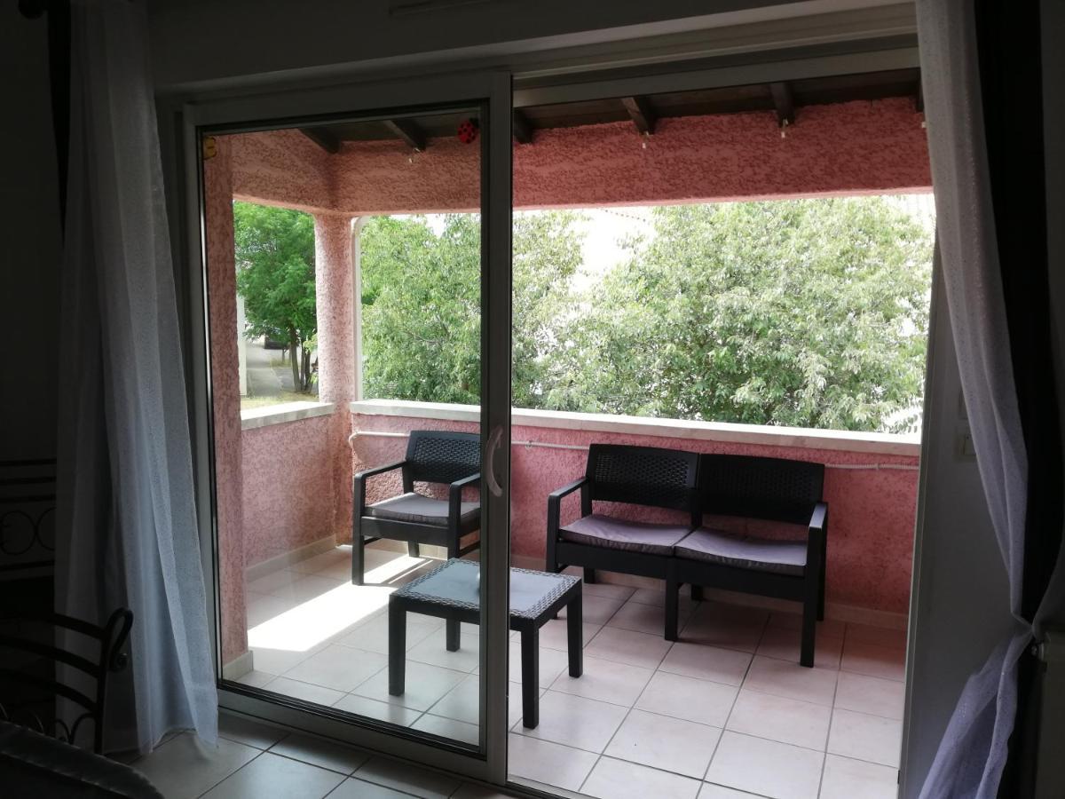Superbe Appartement De 90M2 A Uzes Super Equipe Avec Garage Et Grand Parking Privatif Exterior foto
