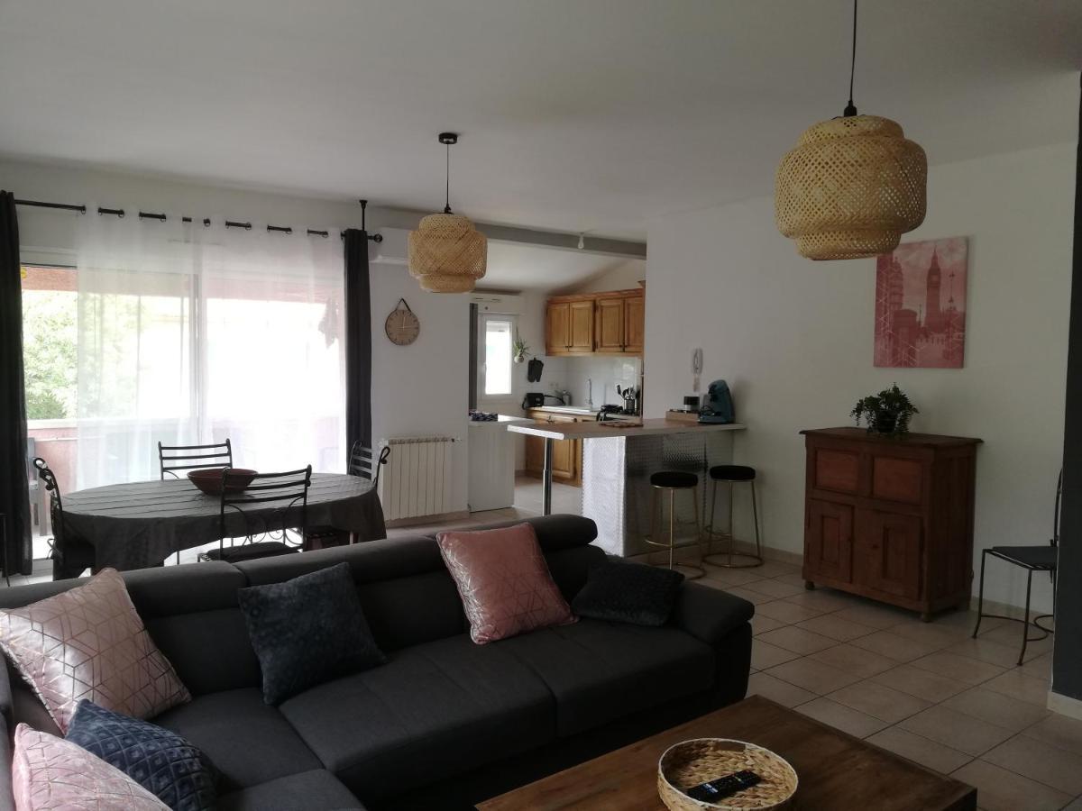 Superbe Appartement De 90M2 A Uzes Super Equipe Avec Garage Et Grand Parking Privatif Exterior foto